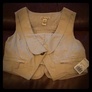 Women’s M tan cargo vest NWT forever21